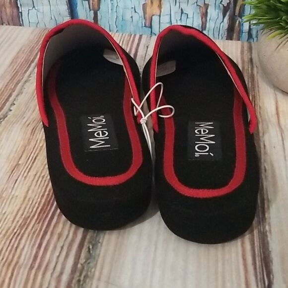 Memoi Bite Me Closed Toe Slippers - Picture 7 of 11